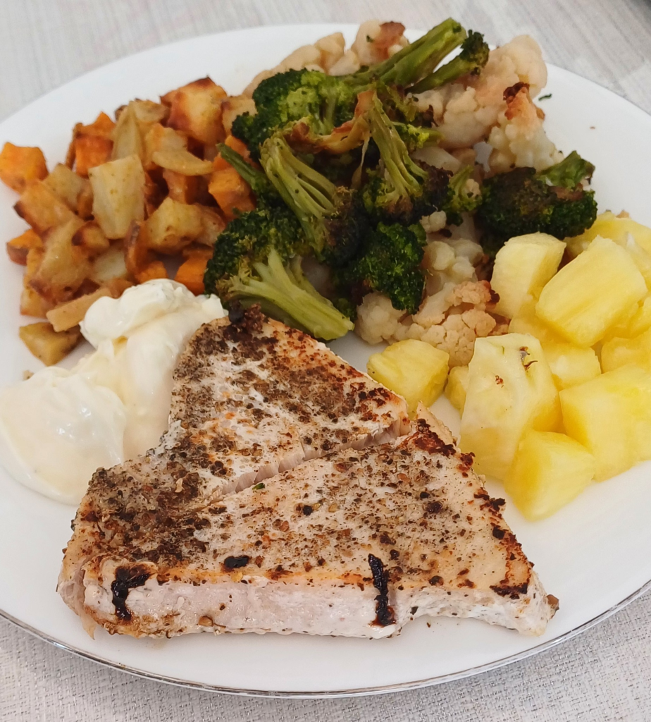 tuna steak with vegetables